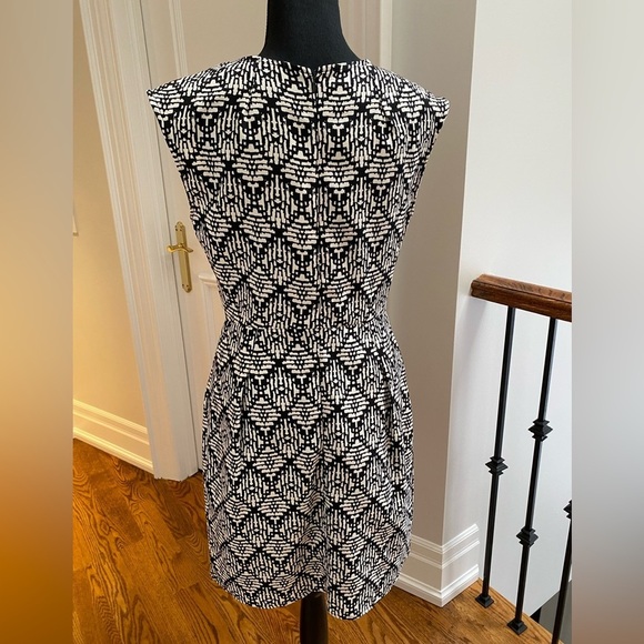 Women’s sleeveless dress - Picture 2 of 5